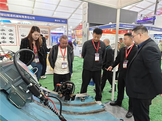 Chengdu Xiongu Showcases Core Intelligent Welding Equipment at Nyingchi Engineering Expo 